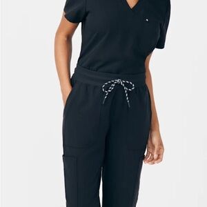 Beyond V-Neck NWT scrub set - XL